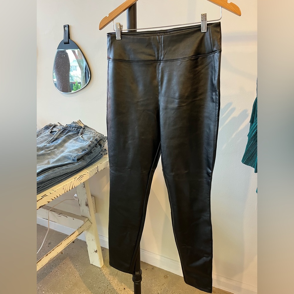 Gap faux leather leggings size medium